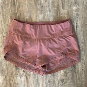 Lululemon mauve size 4 shorts with scallops